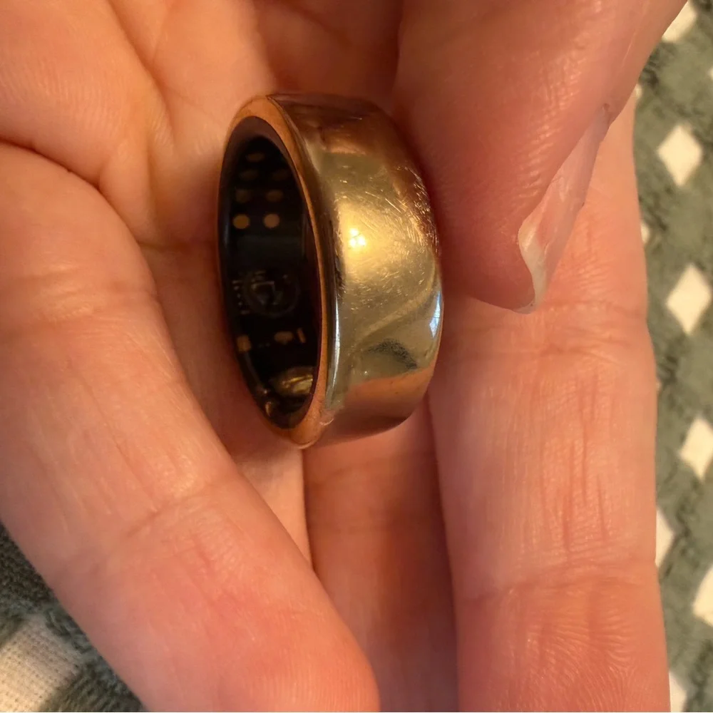Oura Gen3 Horizon Gold + charger